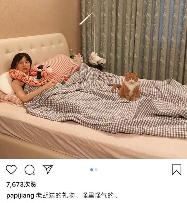 宝宝几个月会吃脚丫子，揭秘婴儿成长中的小趣事